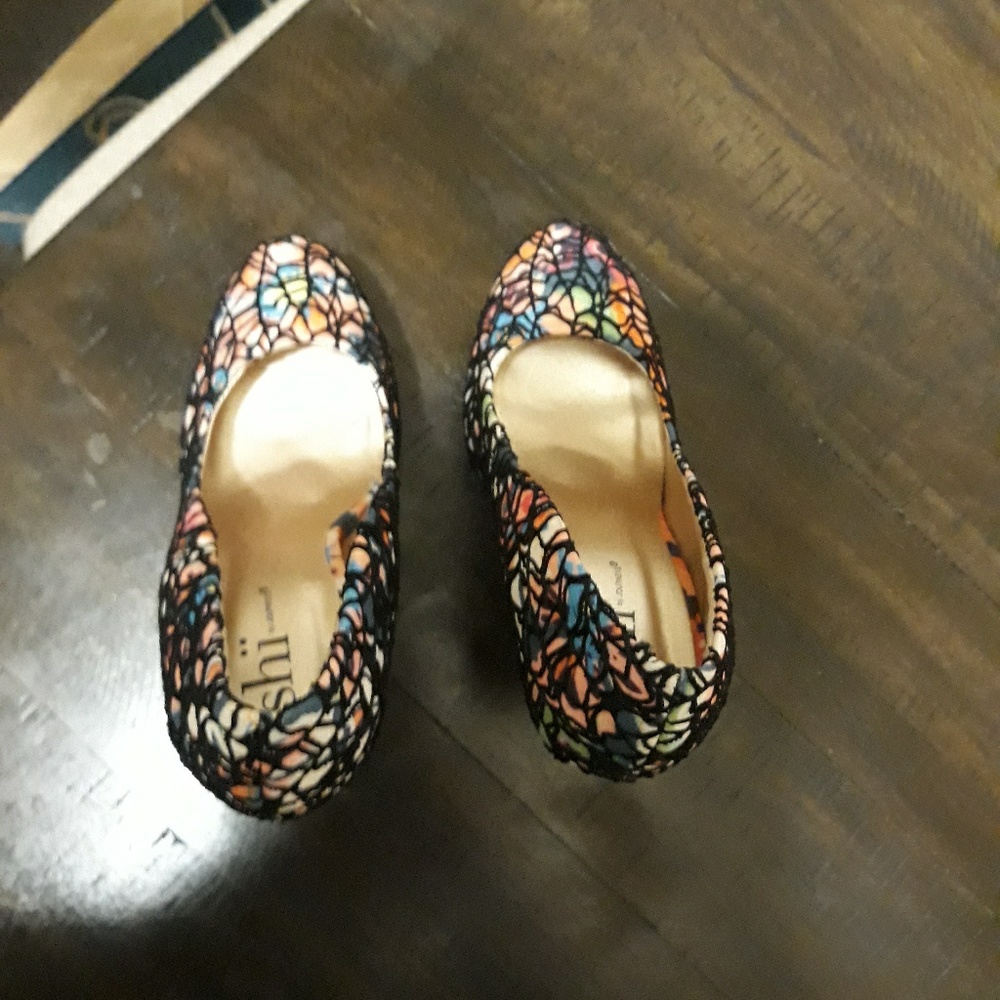 Shoes - Picture 4 of 4